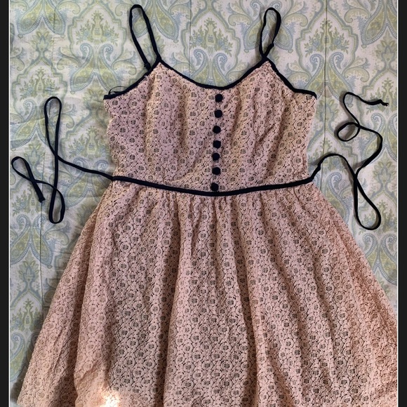 Forever 21 Other - SHORT A-LINE FLORAL LACE SPAGHETTI STRAP DRESS